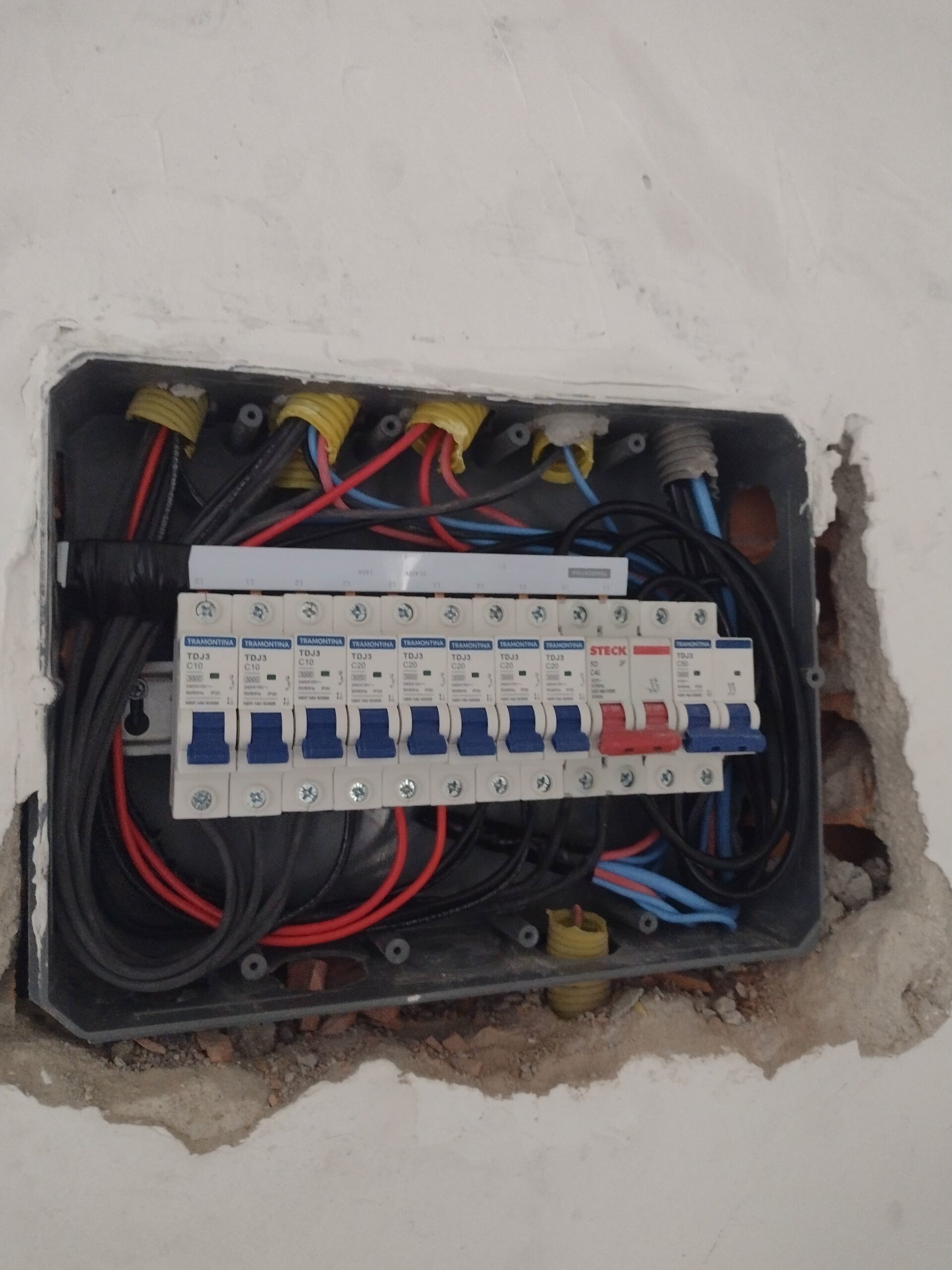 Lider Total Reparos - Hidráulica | Desentupimento |Eletricista Residencial | Limpeza de Caixa D'agua | Pintura Residencial