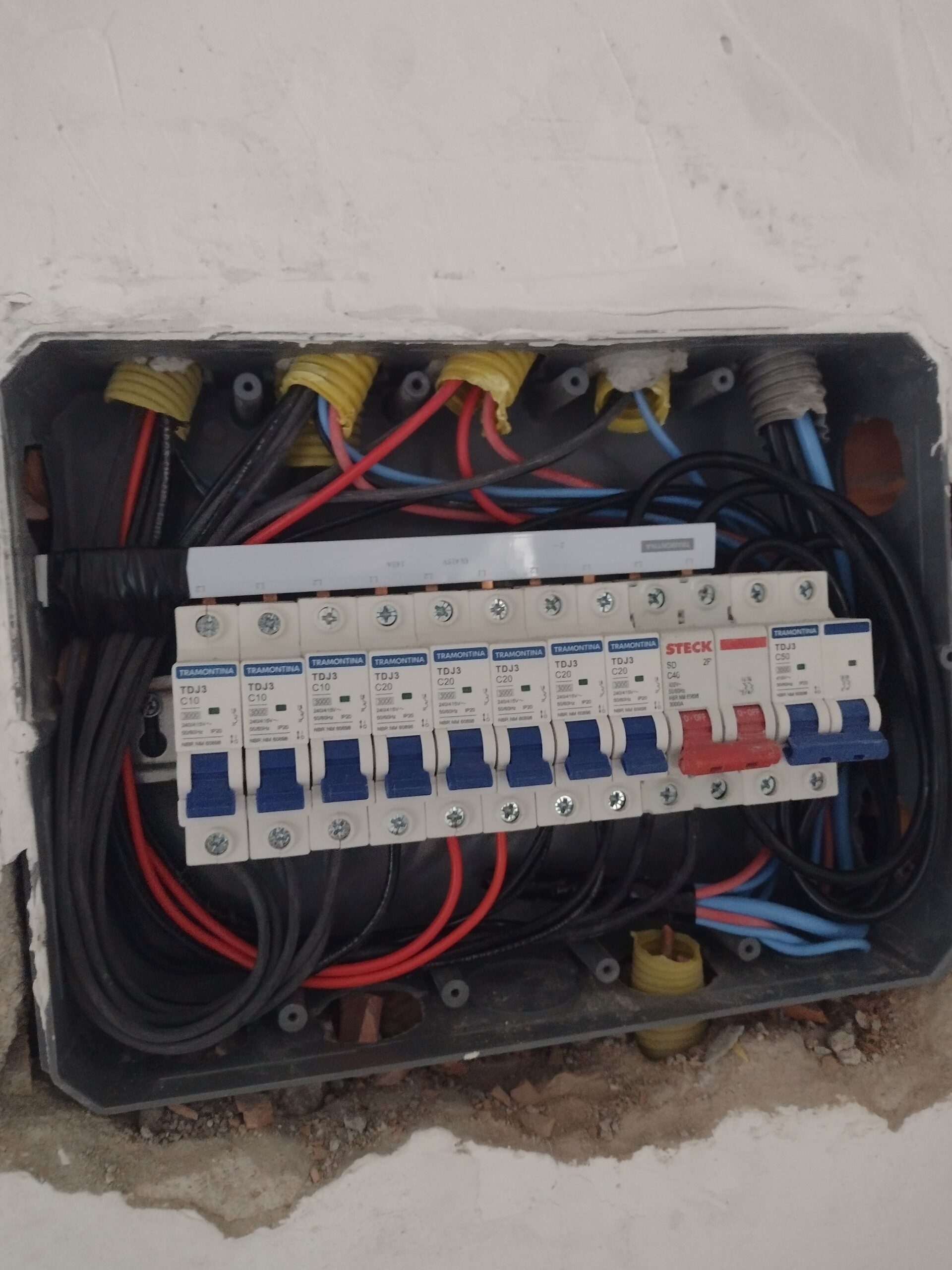 Lider Total Reparos - Hidráulica | Desentupimento |Eletricista Residencial | Limpeza de Caixa D'agua | Pintura Residencial